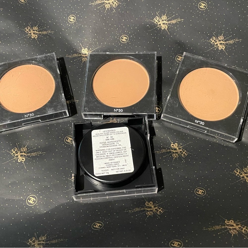 4 Chanel.Les Beiges healthy glow sheer colour SPF 15 powder foundation